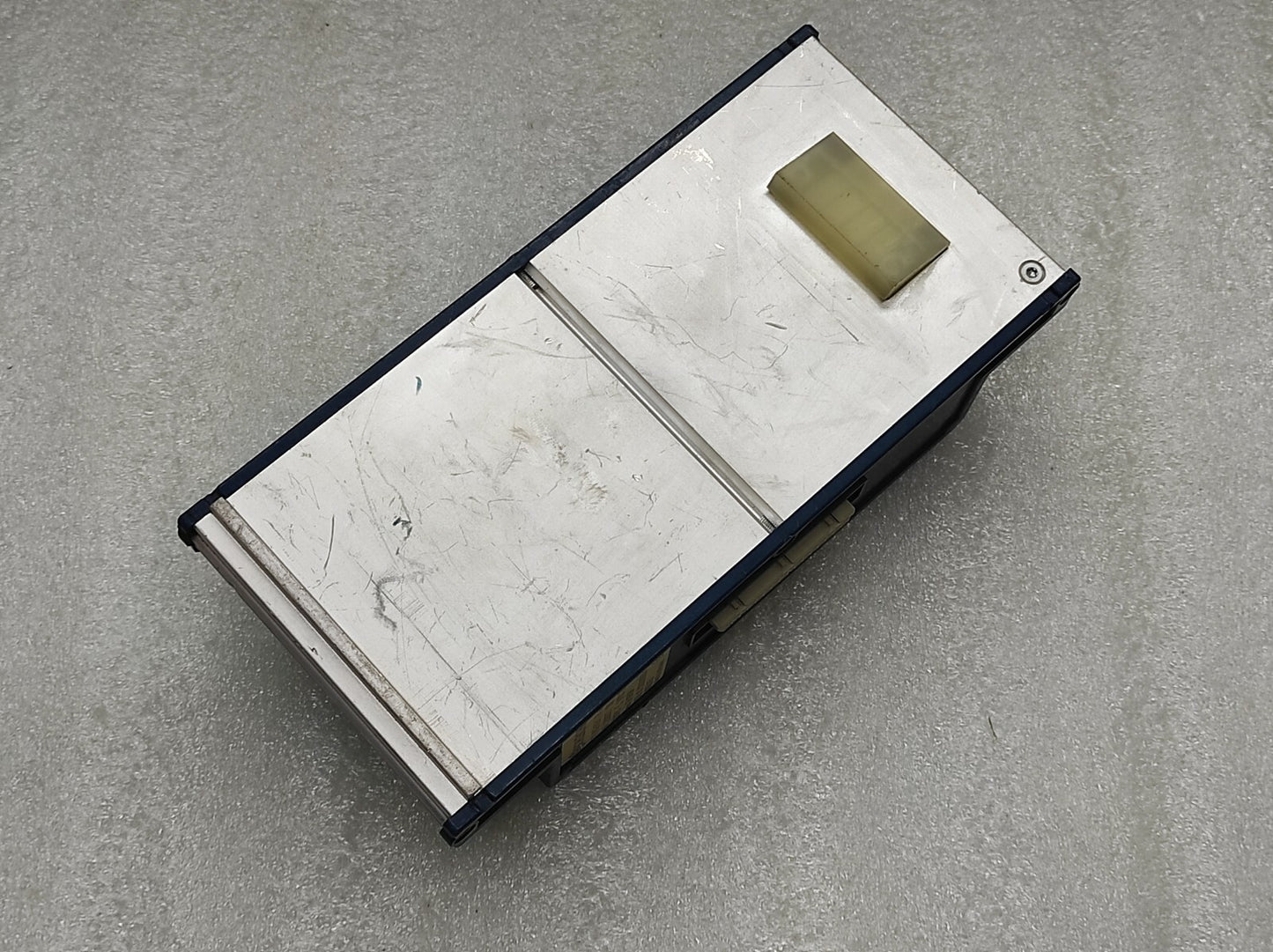 SCHLEICHER P02-A16/1 OUTPUT MODULE 29305371-582-076 24V DC