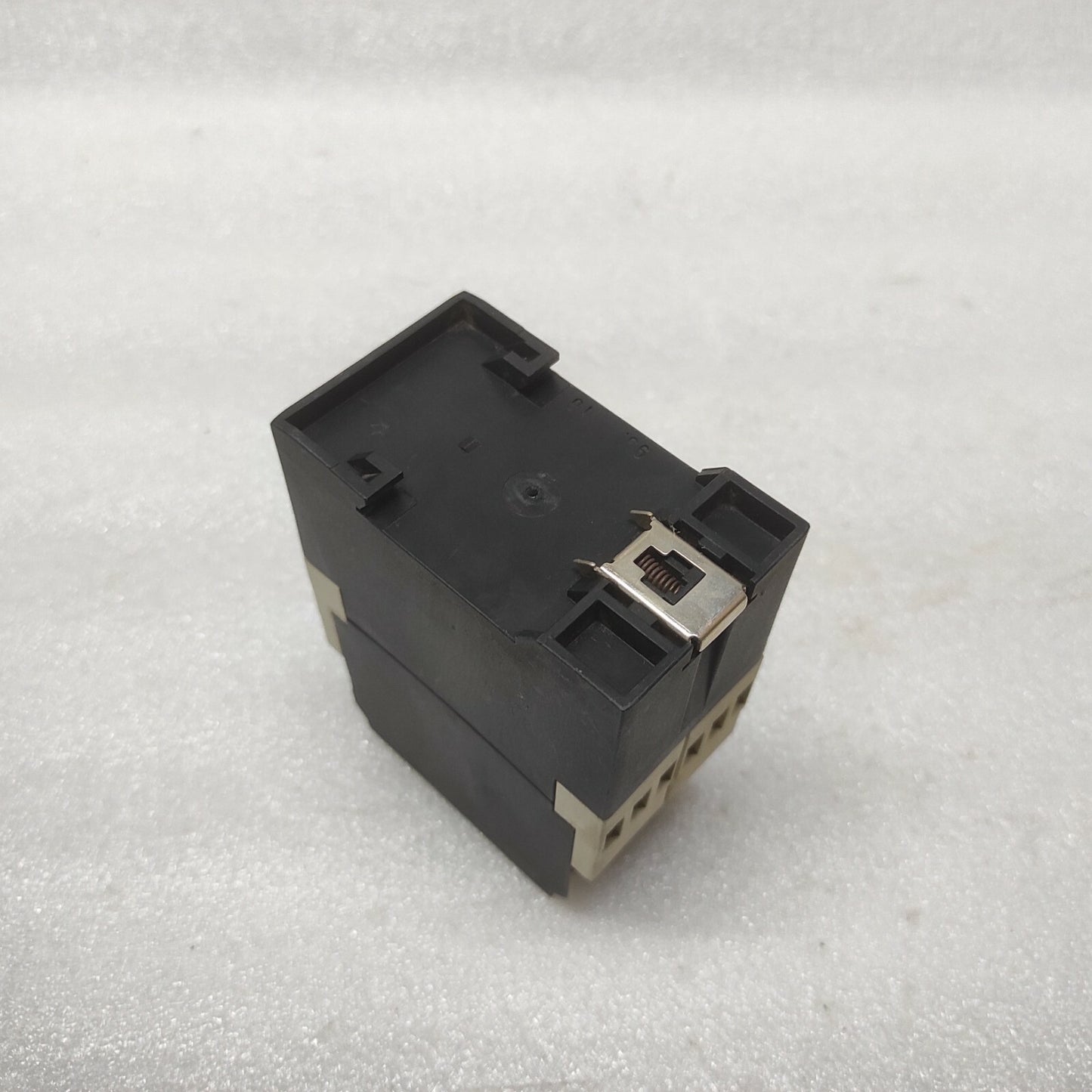 TELEMECANIQUE RM3 JA102MU7 RELAY 05281 220-240V