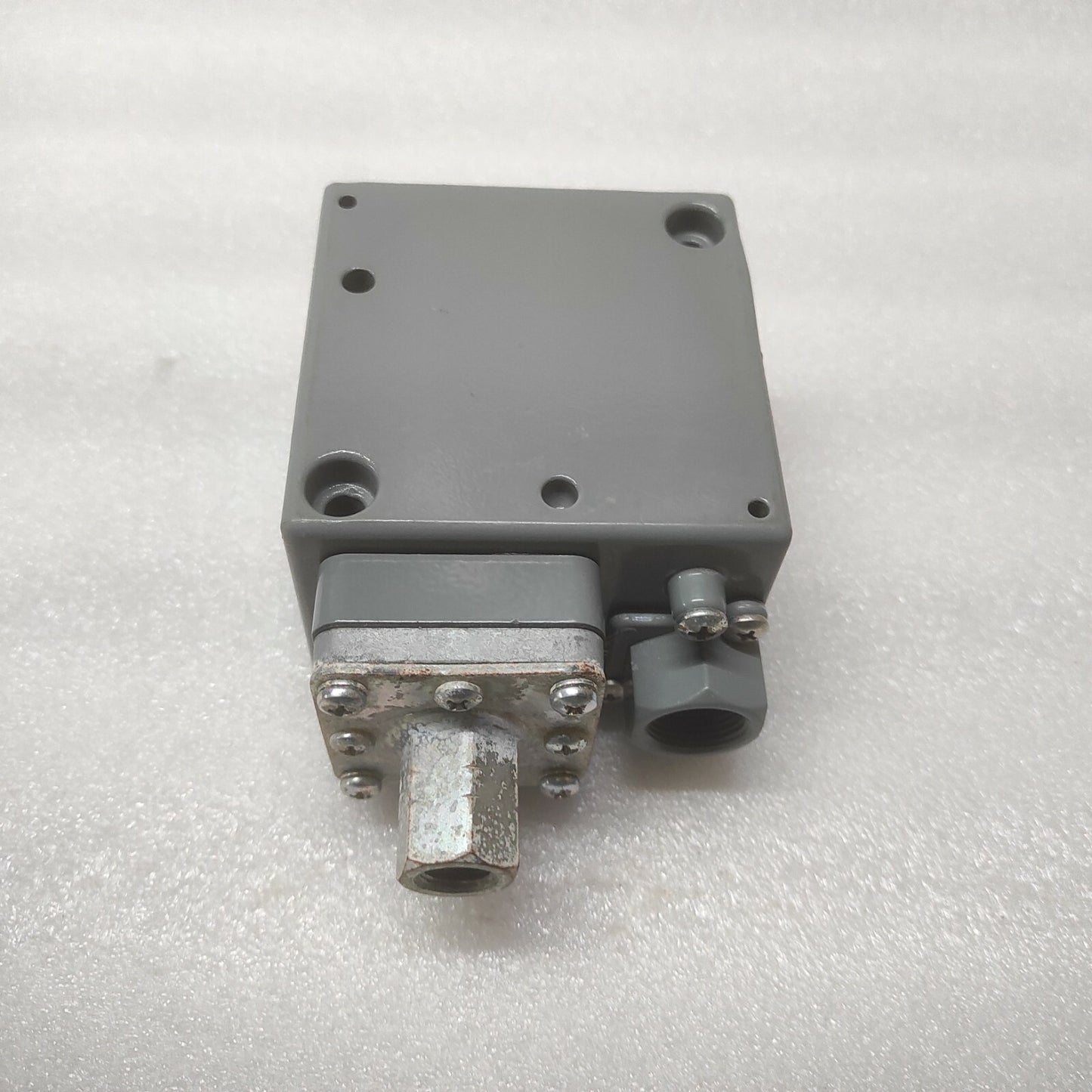 SQUARE-D 9012 GAWM-6 H3Y1 PRESSURE SWITCH
