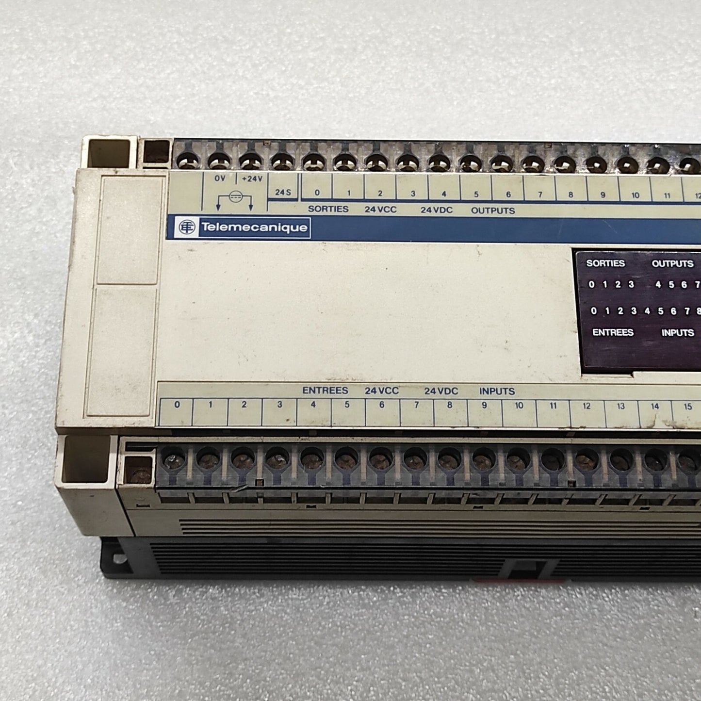 TELEMECANIQUE TSXDMF401 40 I/O 24VDC PROT. EXTENS