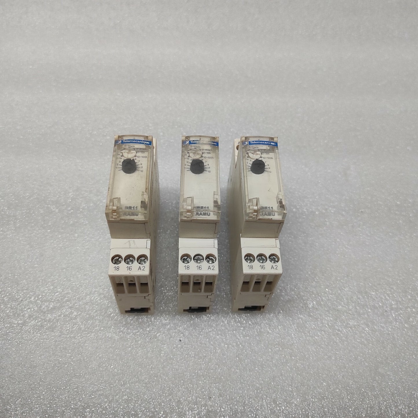 SE RE11RAMU TIMING RELAY 0.1S-100H 24VDC/24-240VAC