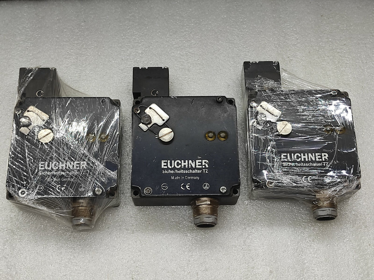 EUCHNER TZ2LE024SR6 SAFETY SWITCH TZ 24V AC/DC