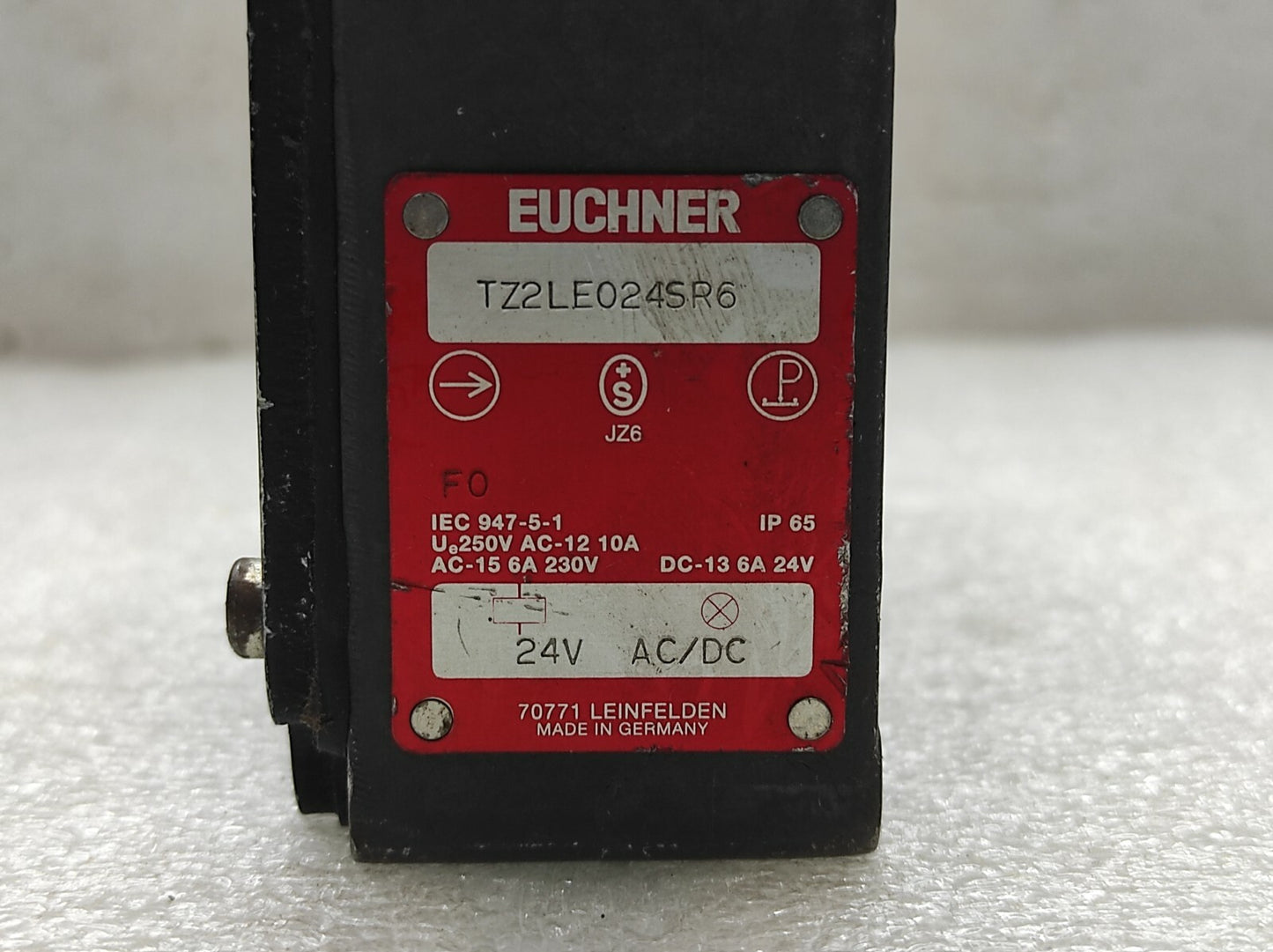 EUCHNER TZ2LE024SR6 SAFETY SWITCH TZ 24V AC/DC