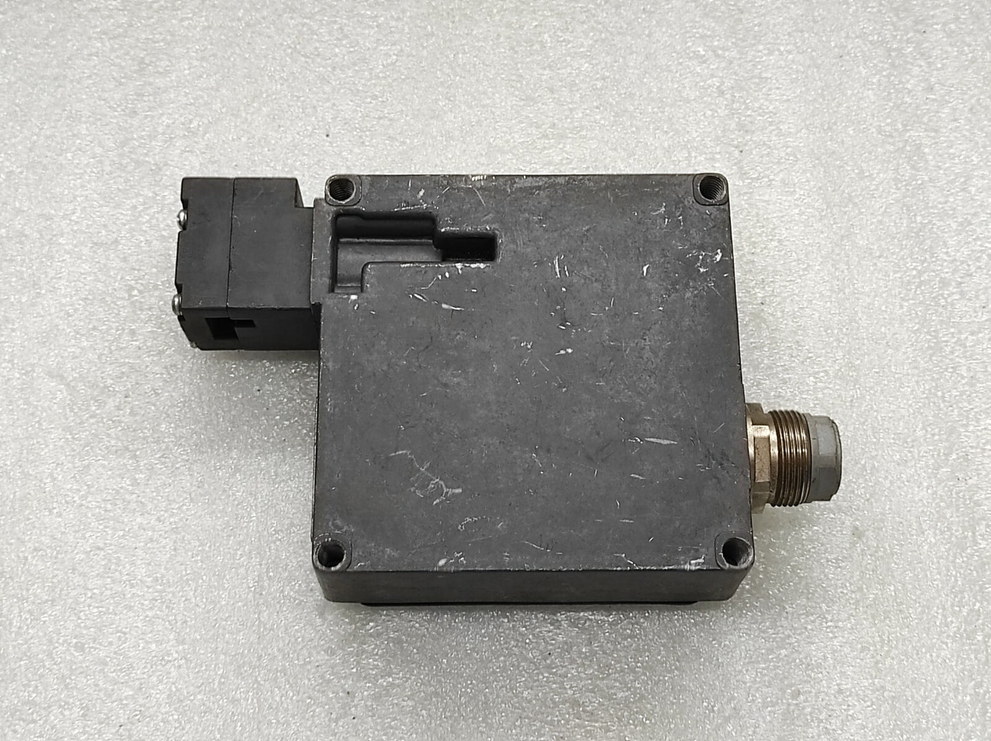 EUCHNER TZ2LE024SR6 SAFETY SWITCH TZ 24V AC/DC