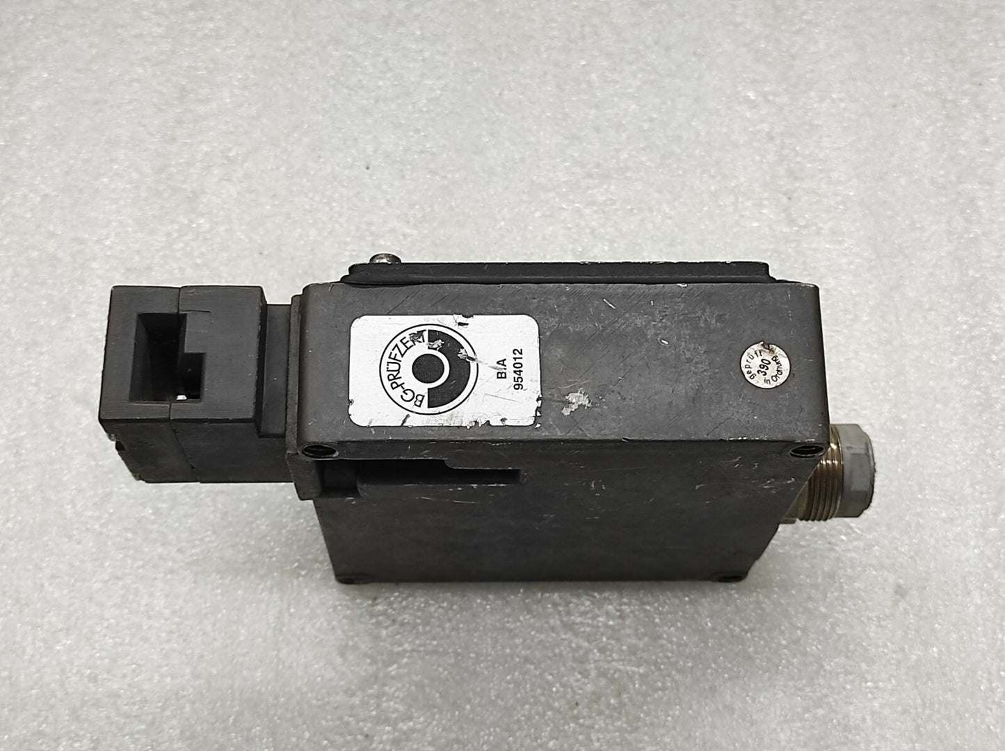 EUCHNER TZ2LE024SR6 SAFETY SWITCH TZ 24V AC/DC