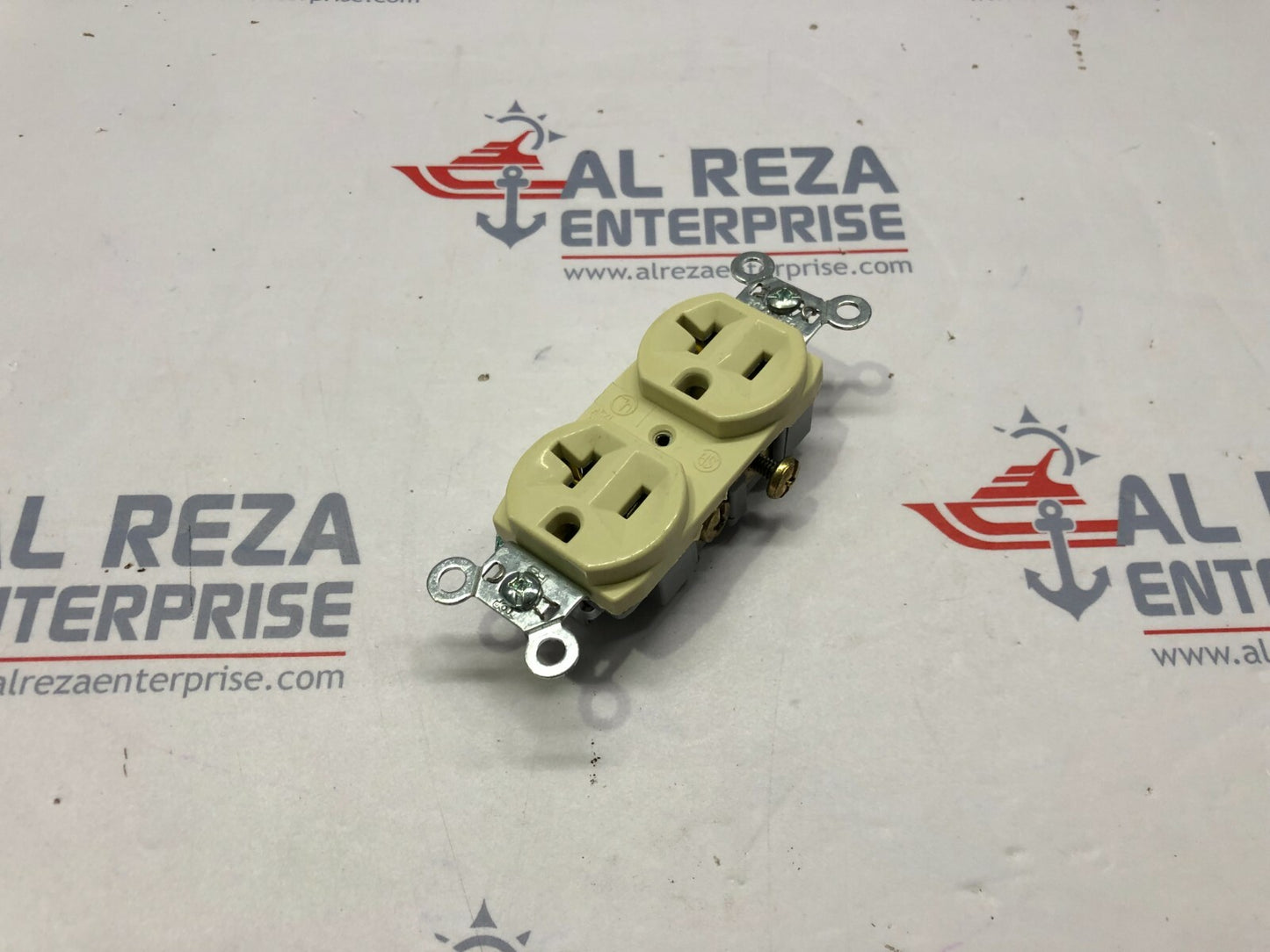 LEGRAND CR20-I DUPLEX RECEPTACLE 125V 20A LOT OF 7 UNIT