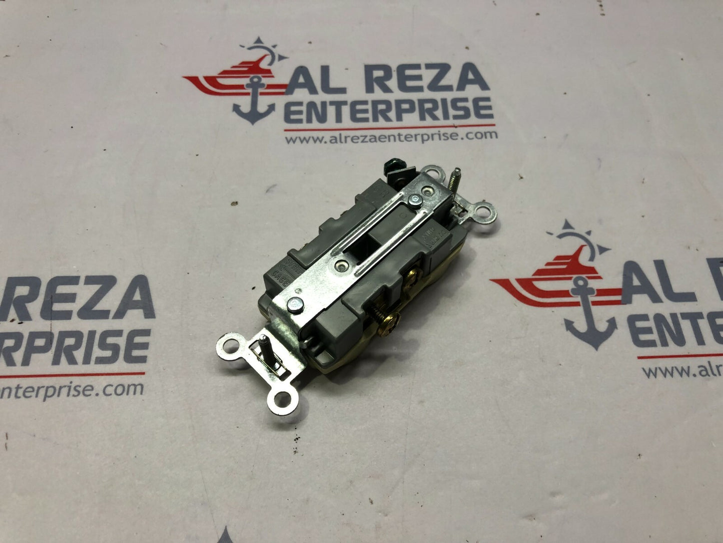 LEGRAND CR20-I DUPLEX RECEPTACLE 125V 20A LOT OF 7 UNIT