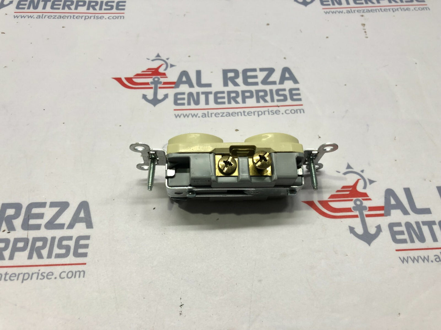 LEGRAND CR20-I DUPLEX RECEPTACLE 125V 20A LOT OF 7 UNIT