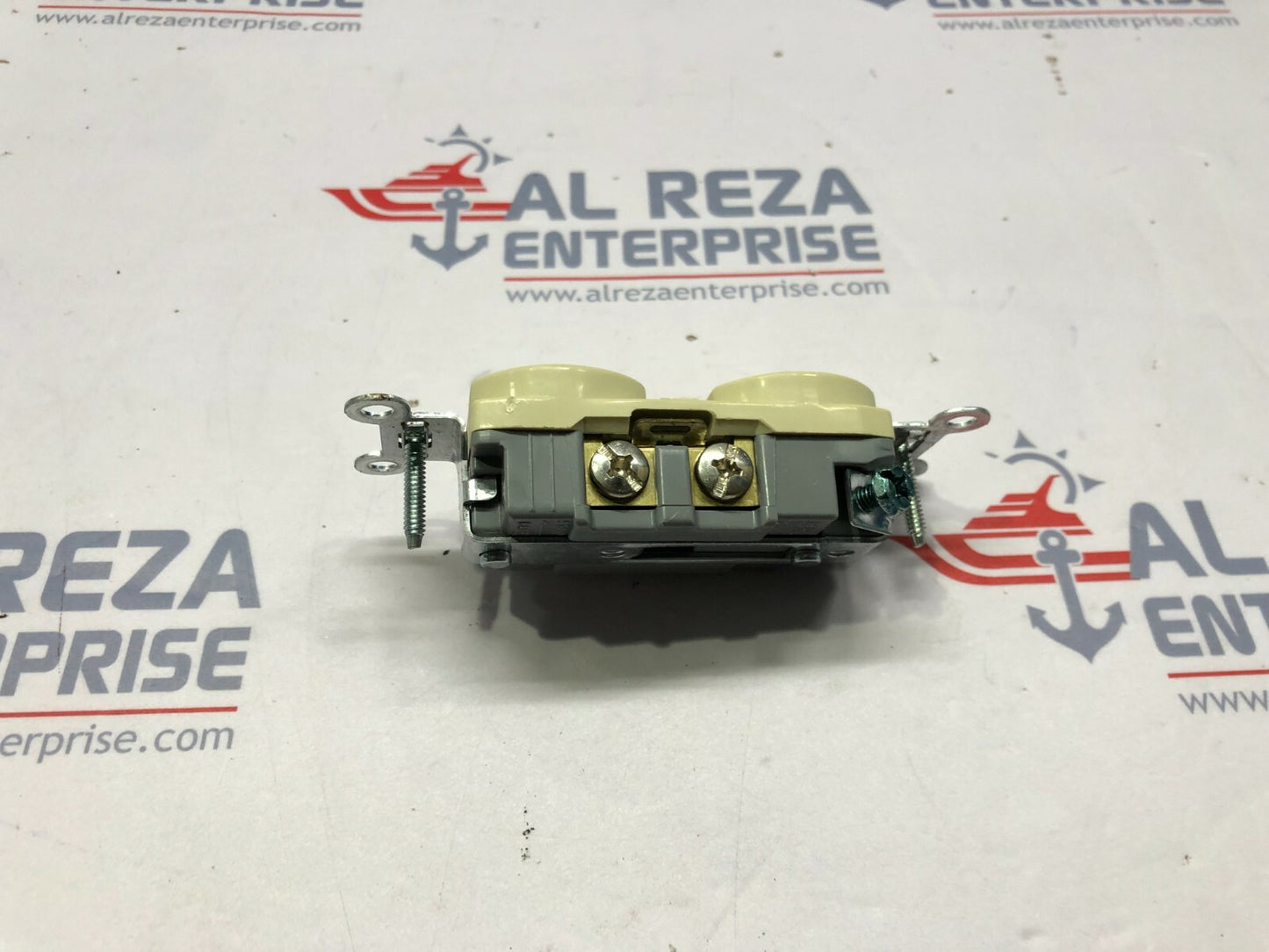 LEGRAND CR20-I DUPLEX RECEPTACLE 125V 20A LOT OF 7 UNIT