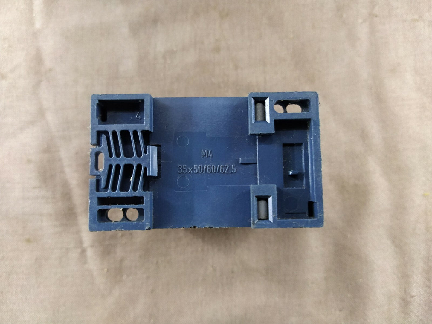 Siemens 7PU4140-2QN20 200-240 VAC