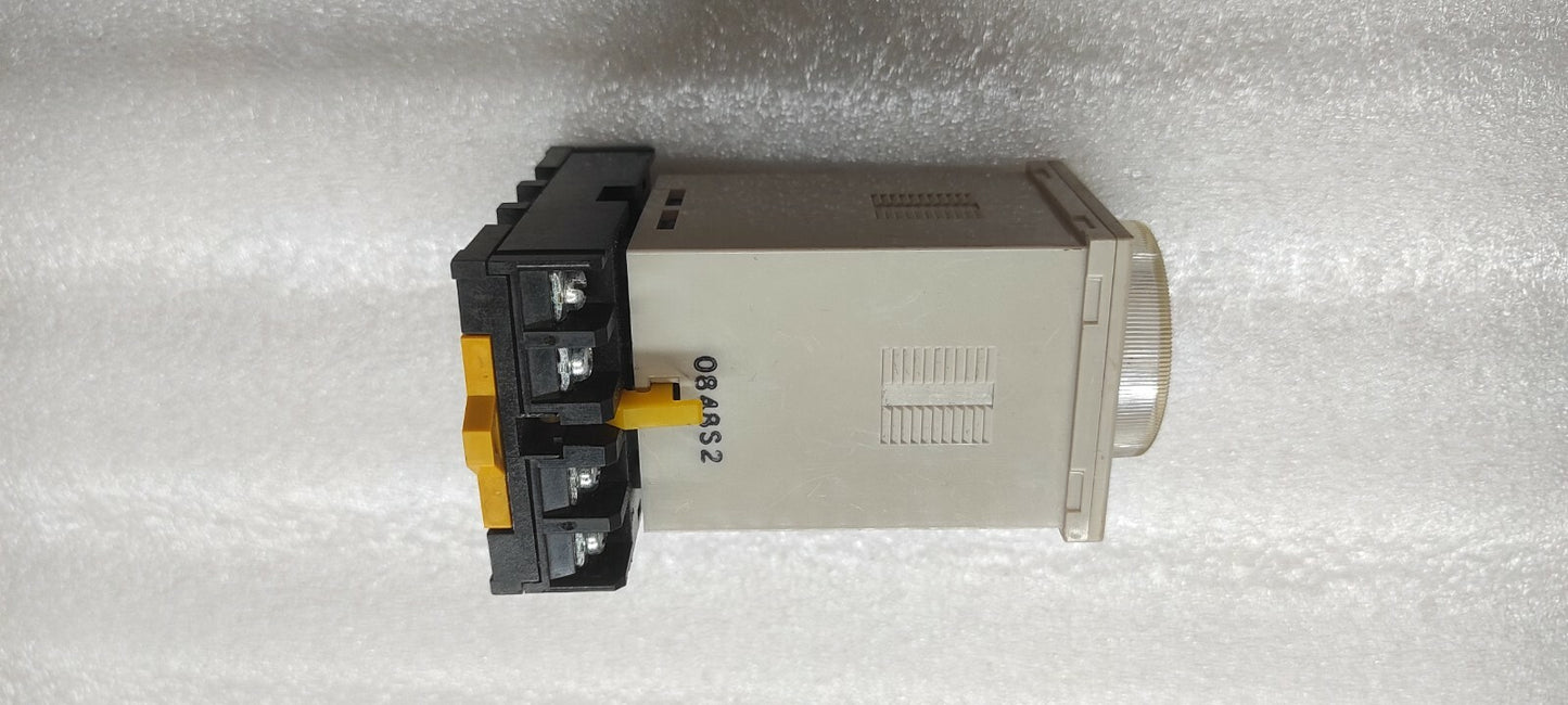 OMRON H3CR-H8L TIMER REAY 100-120VAC LOT OF 4  UNIT