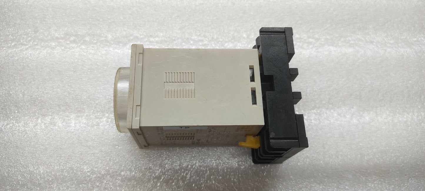 OMRON H3CR-H8L TIMER REAY 100-120VAC LOT OF 4  UNIT