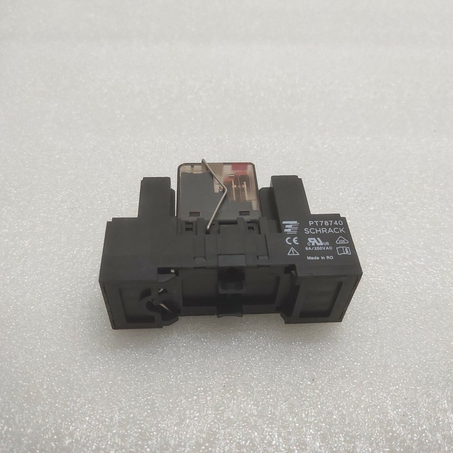 SCHRACK PT78740 PT570548 RELAY WITH SOCKET