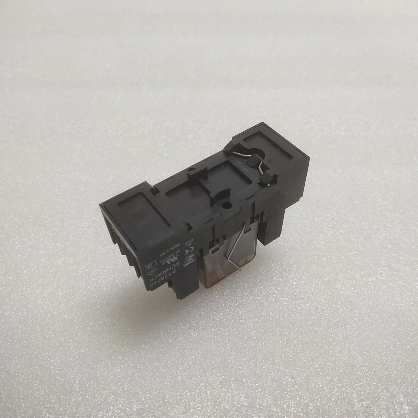 SCHRACK PT78740 PT570548 RELAY WITH SOCKET