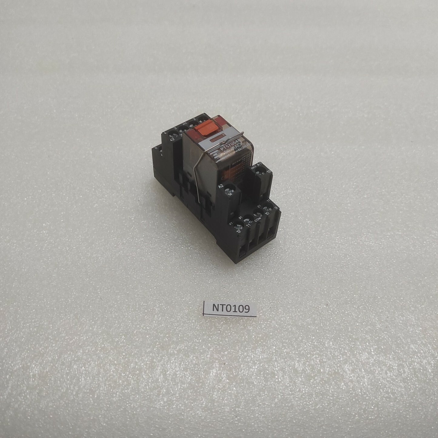 SCHRACK PT78740 PT570548 RELAY WITH SOCKET