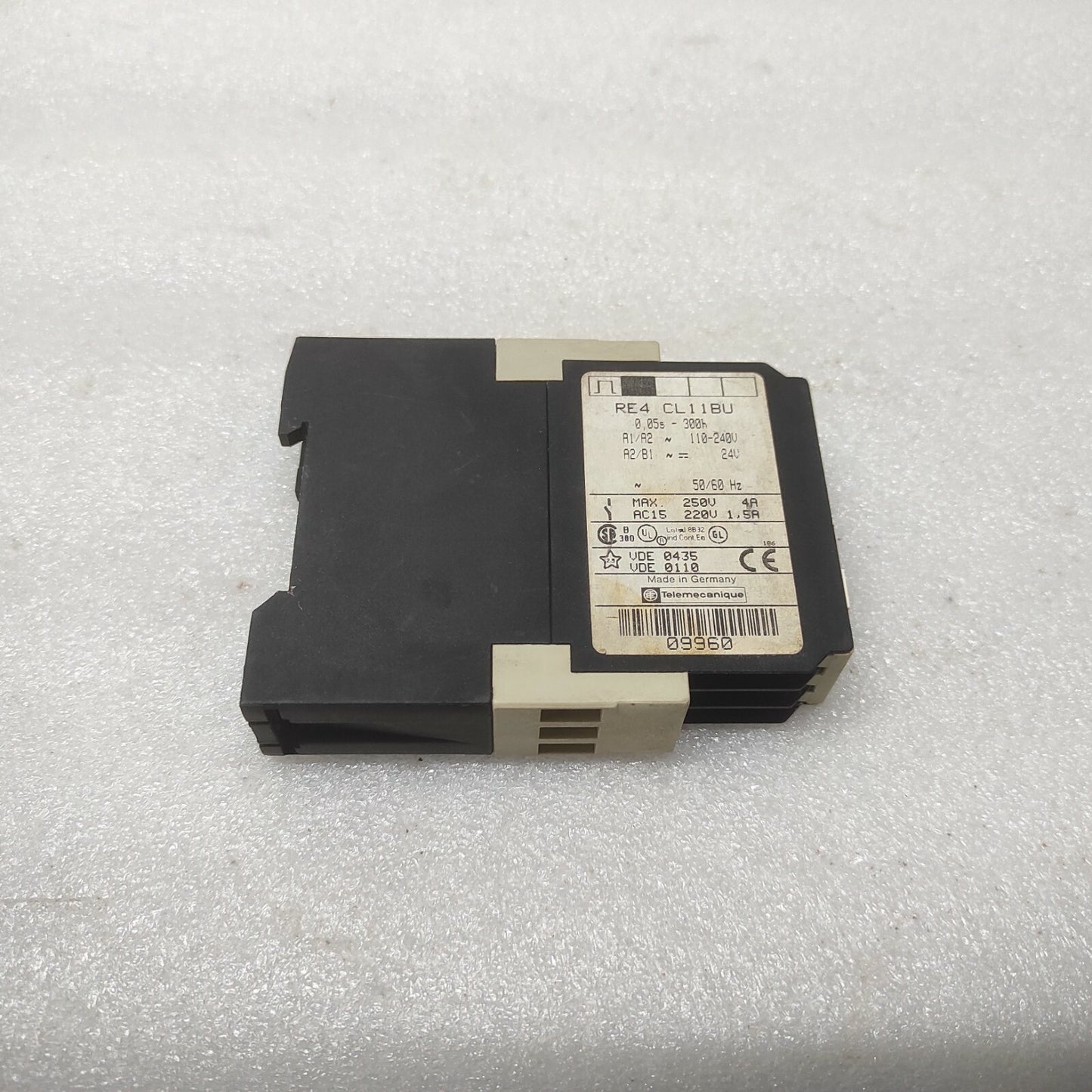 TELEMECANIQUE RE4CL11BU DELAY TIMING RELAY 09960 110-240V/24VDC 0.05S-300H