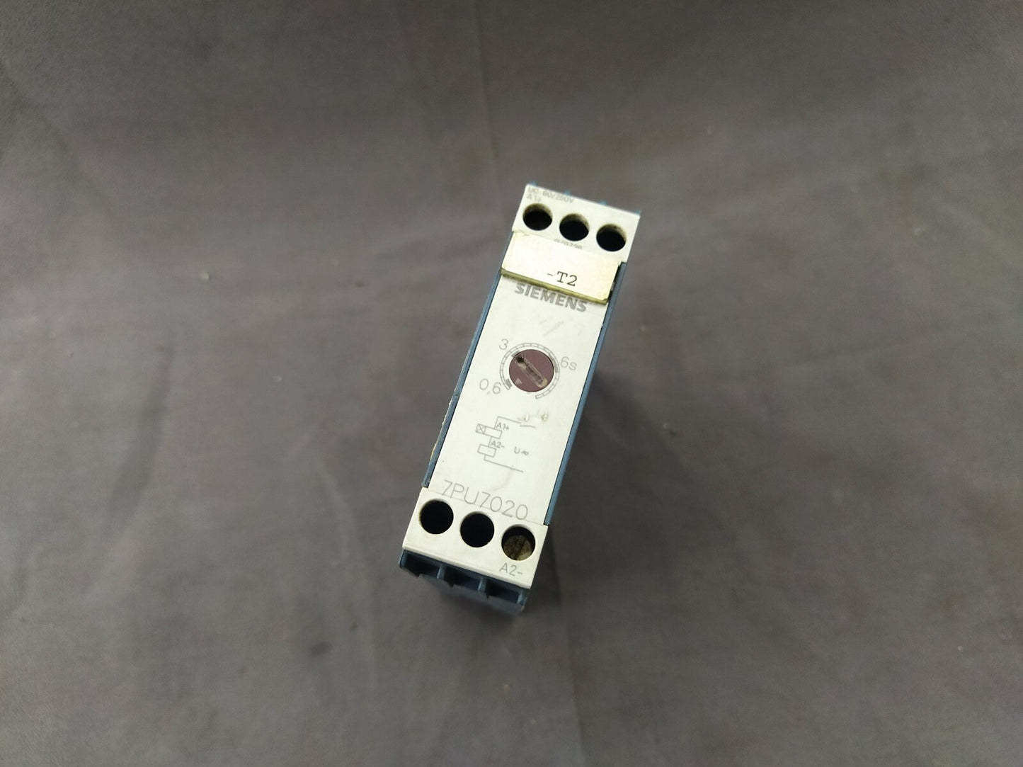 Siemens 7PU7020-1CM30 Two Wire Time Relay