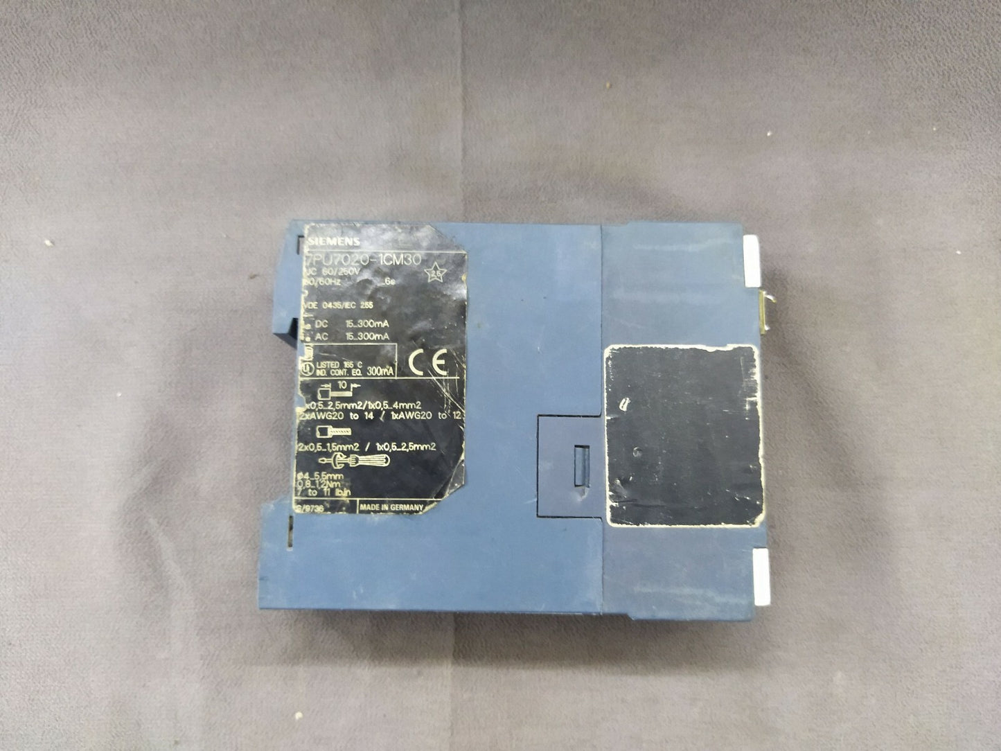 Siemens 7PU7020-1CM30 Two Wire Time Relay