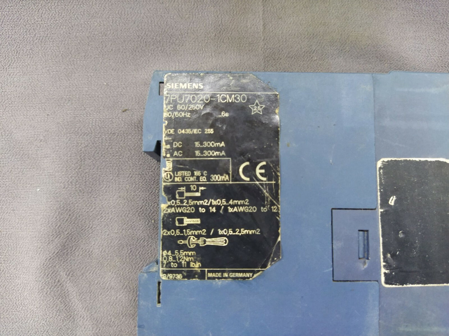 Siemens 7PU7020-1CM30 Two Wire Time Relay