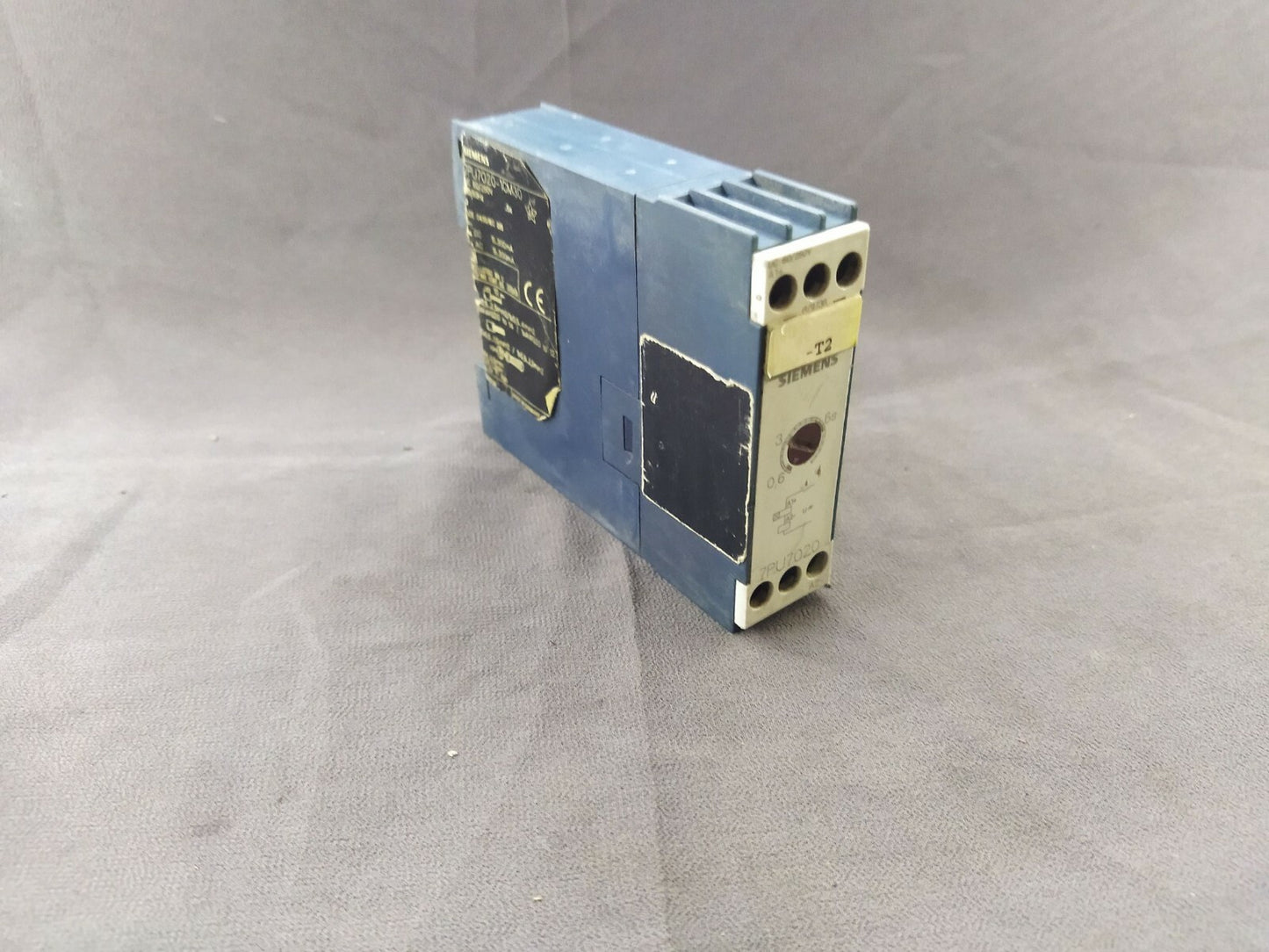 Siemens 7PU7020-1CM30 Two Wire Time Relay