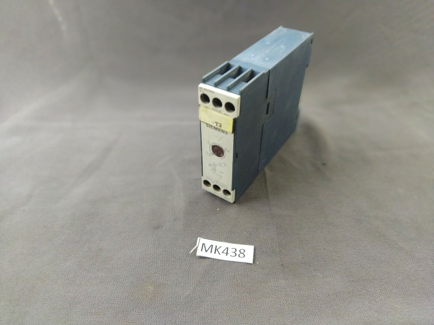 Siemens 7PU7020-1CM30 Two Wire Time Relay