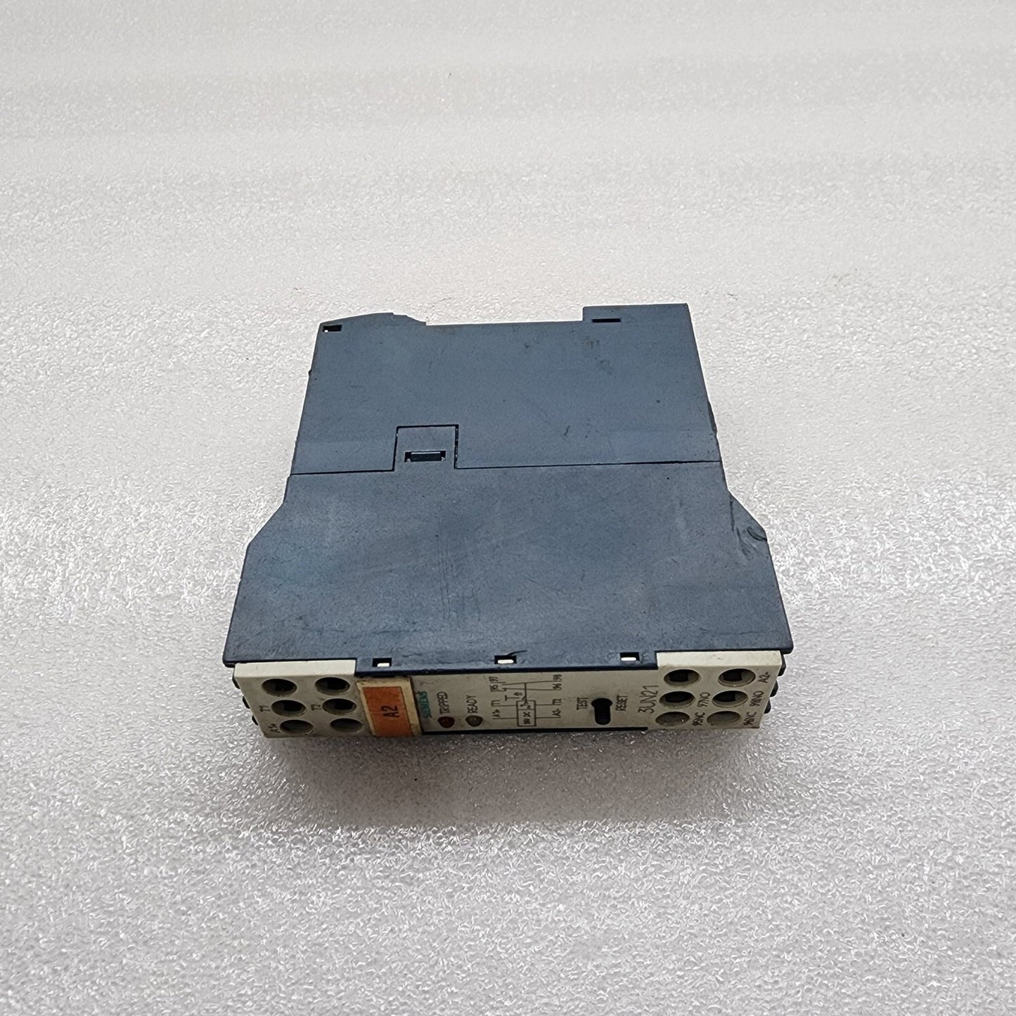 SIEMENS 3UN2110-0AB4 THERMISTOR TRIPPING UNIT 24VDC