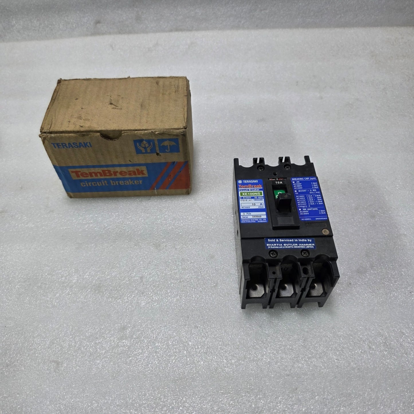 TERASAKI TEMBREAK XE100NS 3 POLE CIRCUIT BREAKER 10A|25KA AC220V | MINOR DAMAGE