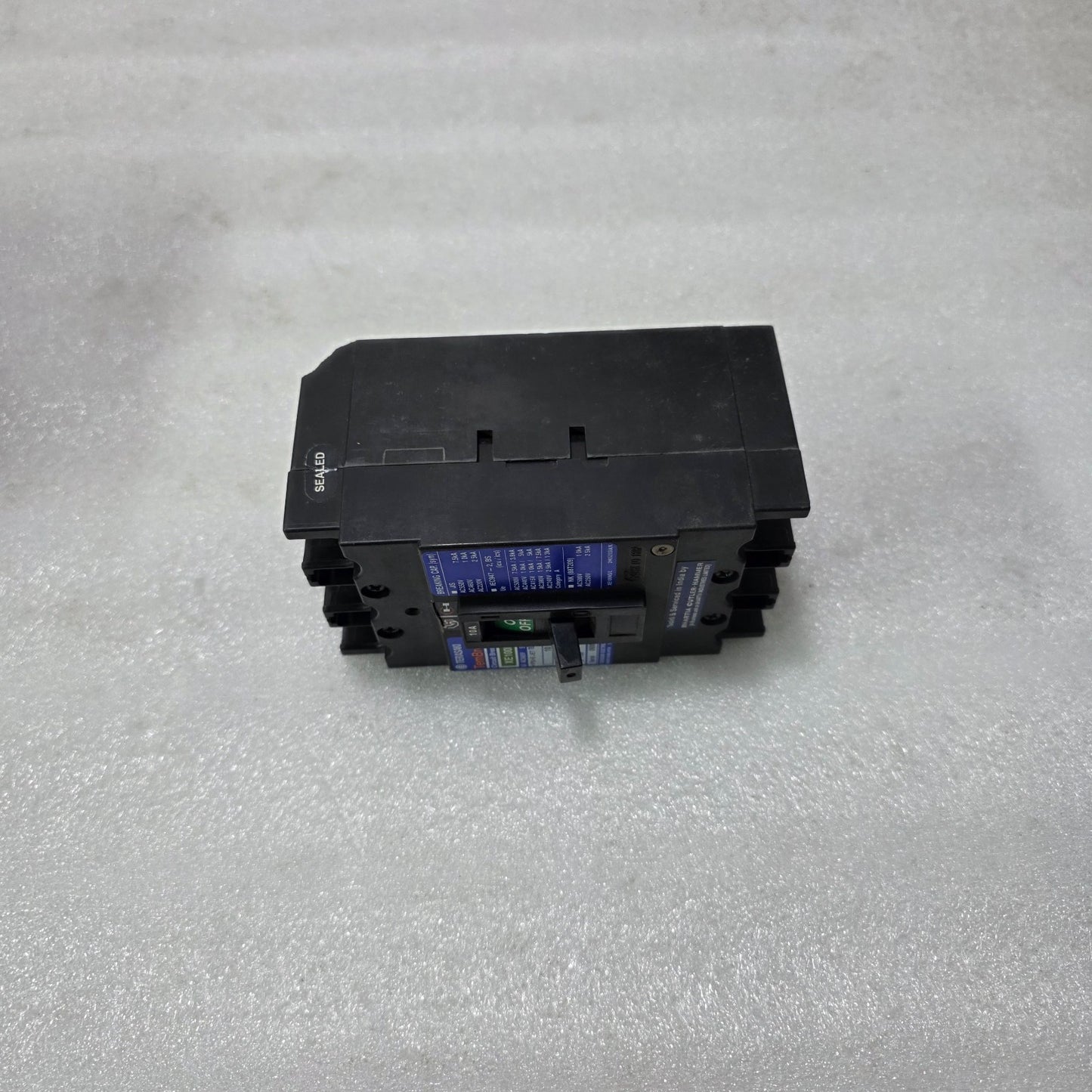 TERASAKI TEMBREAK XE100NS 3 POLE CIRCUIT BREAKER 10A|25KA AC220V | MINOR DAMAGE