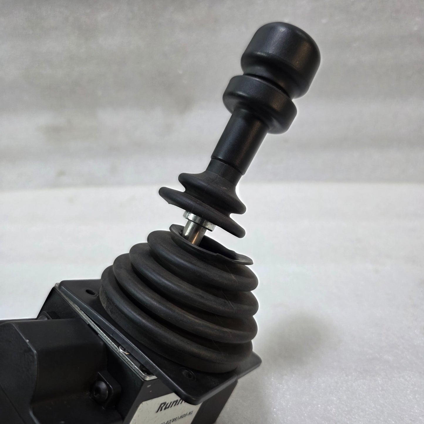 RUNNTECH RT200 INDUSTRIAL JOYSTICK CONTROLLER | RT200-TS-1-I2(10K)-02(89)-HD5-M1