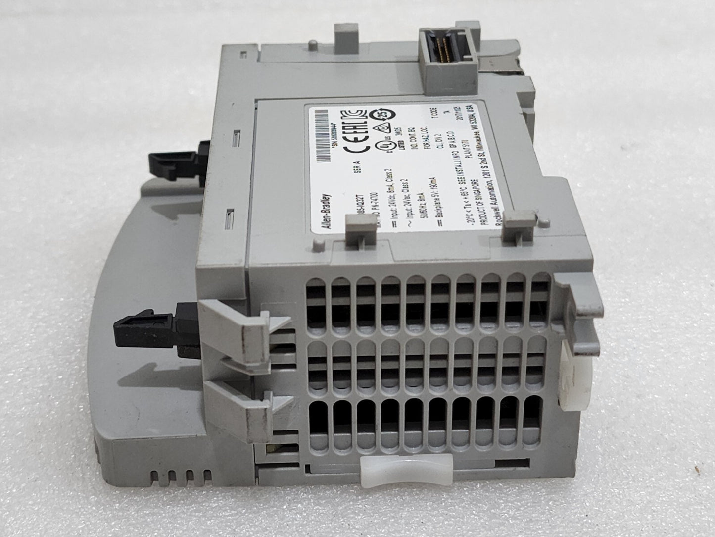 ALLEN BRADLEY CAT 2085-IQ32T MICRO800 32-POINT INPUT MODULE