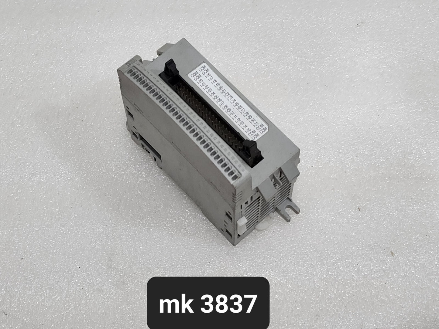 ALLEN BRADLEY CAT 2085-IQ32T MICRO800 32-POINT INPUT MODULE