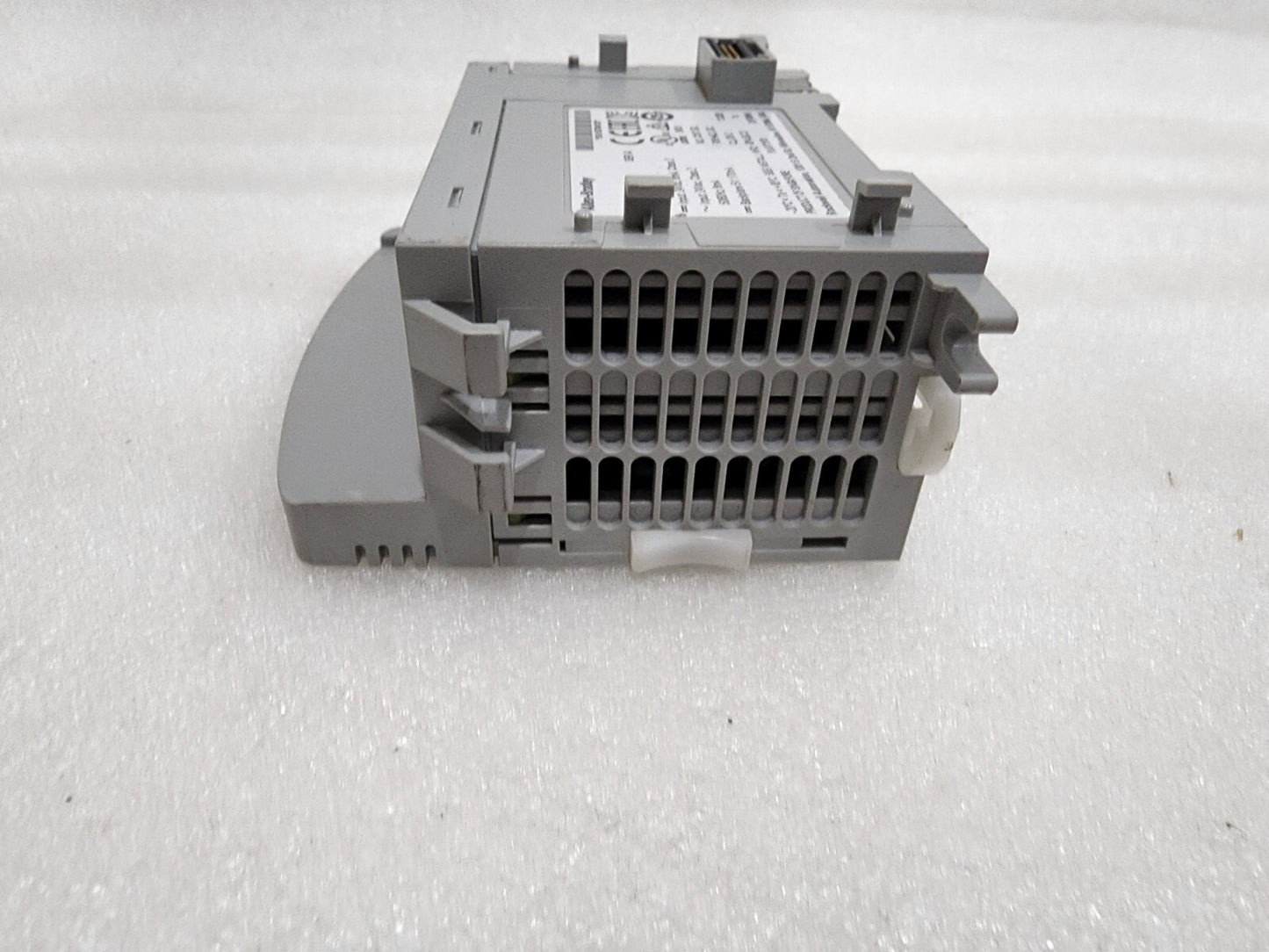 ALLEN BRADLEY CAT 2085-IQ16 MICRO800 16-POINT INPUT MODULE