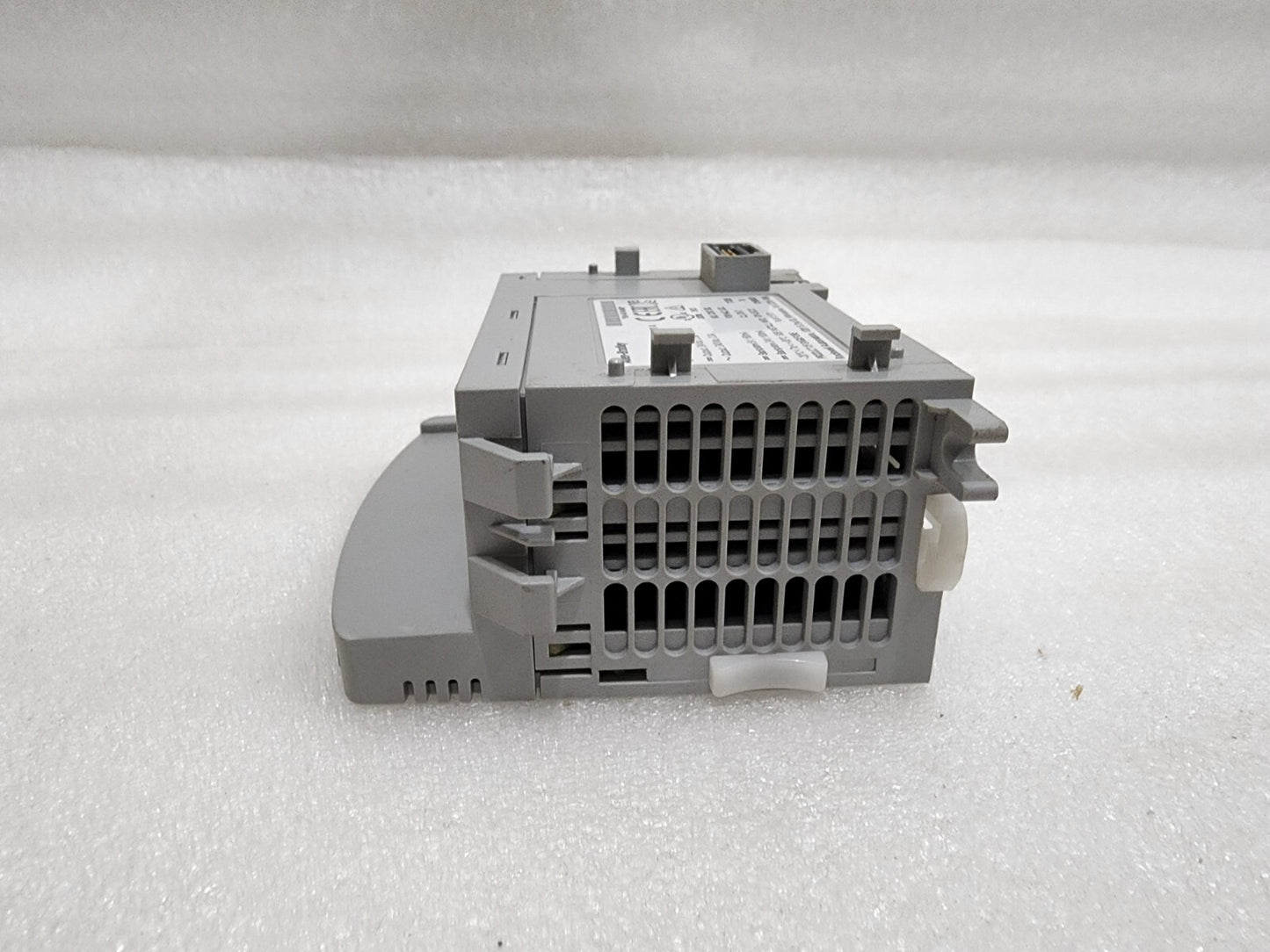 ALLEN BRADLEY CAT 2085-OW16 MICRO800 16-POINT I/O MODULE
