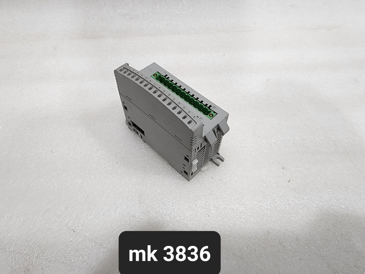ALLEN BRADLEY CAT 2085-IQ16 MICRO800 16-POINT INPUT MODULE
