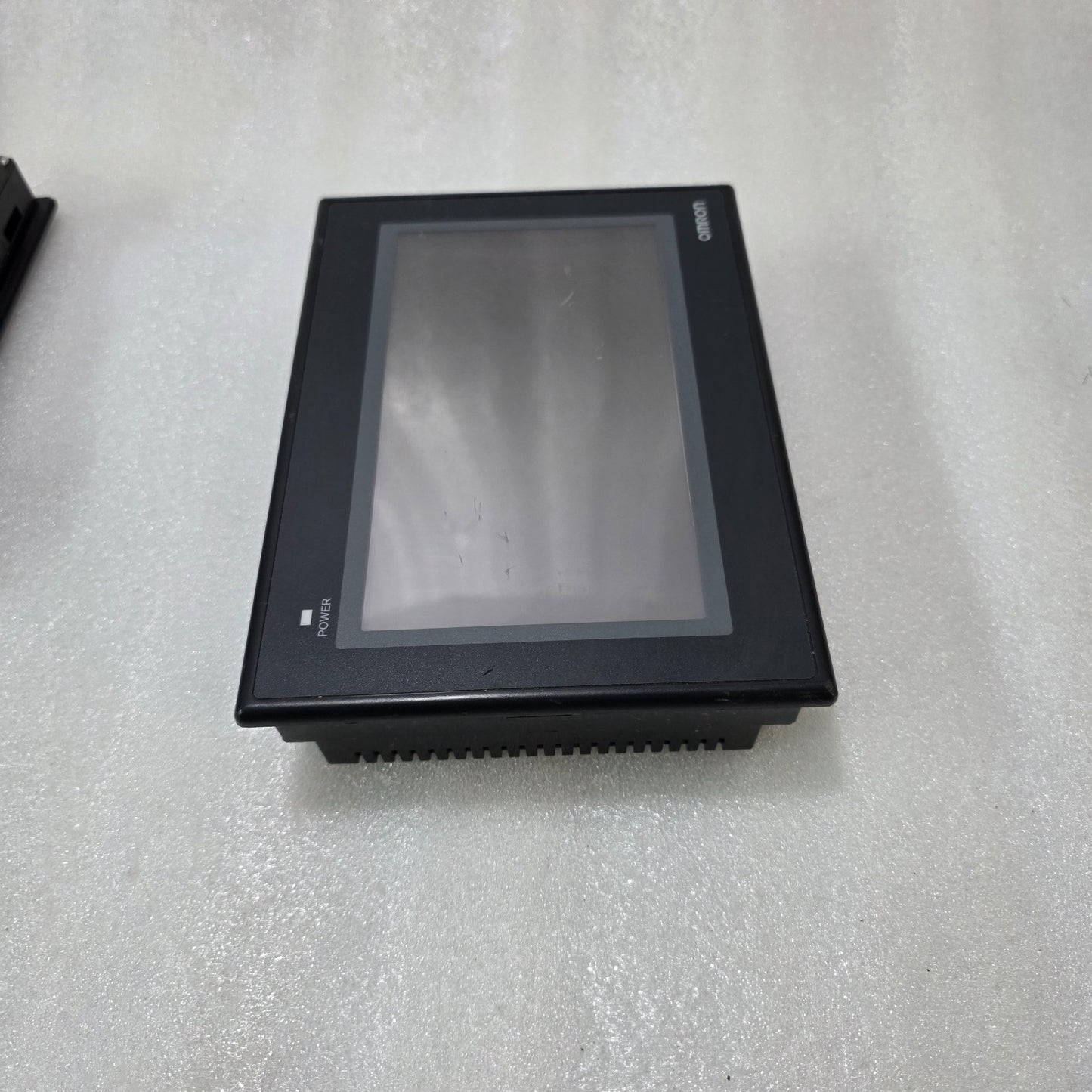 OMRON NB7W-TW00B HMI INTERACTIVE DISPLAY – 7” TOUCH PANEL 24V DC MICNOR SCRACH