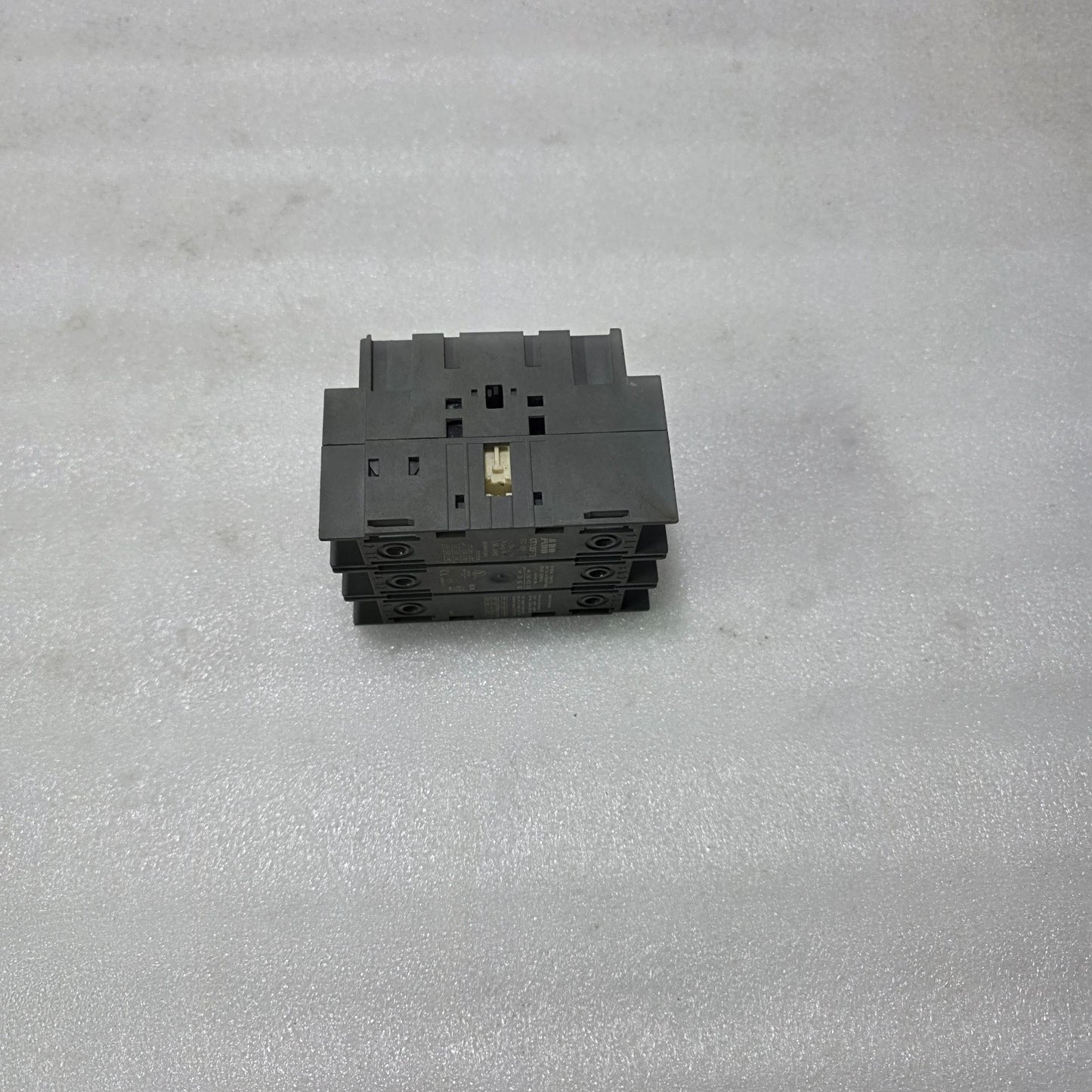 ABB OT100FT3 SWITCH DISCONNECTOR 100A 3-POLE | 600–750V AC INDUSTRIAL ISOLATOR S