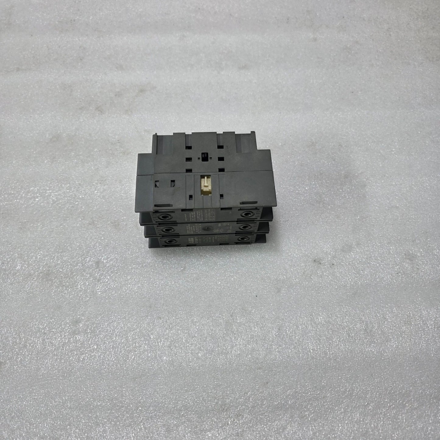 ABB OT100FT3 SWITCH DISCONNECTOR 100A 3-POLE | 600–750V AC INDUSTRIAL ISOLATOR S