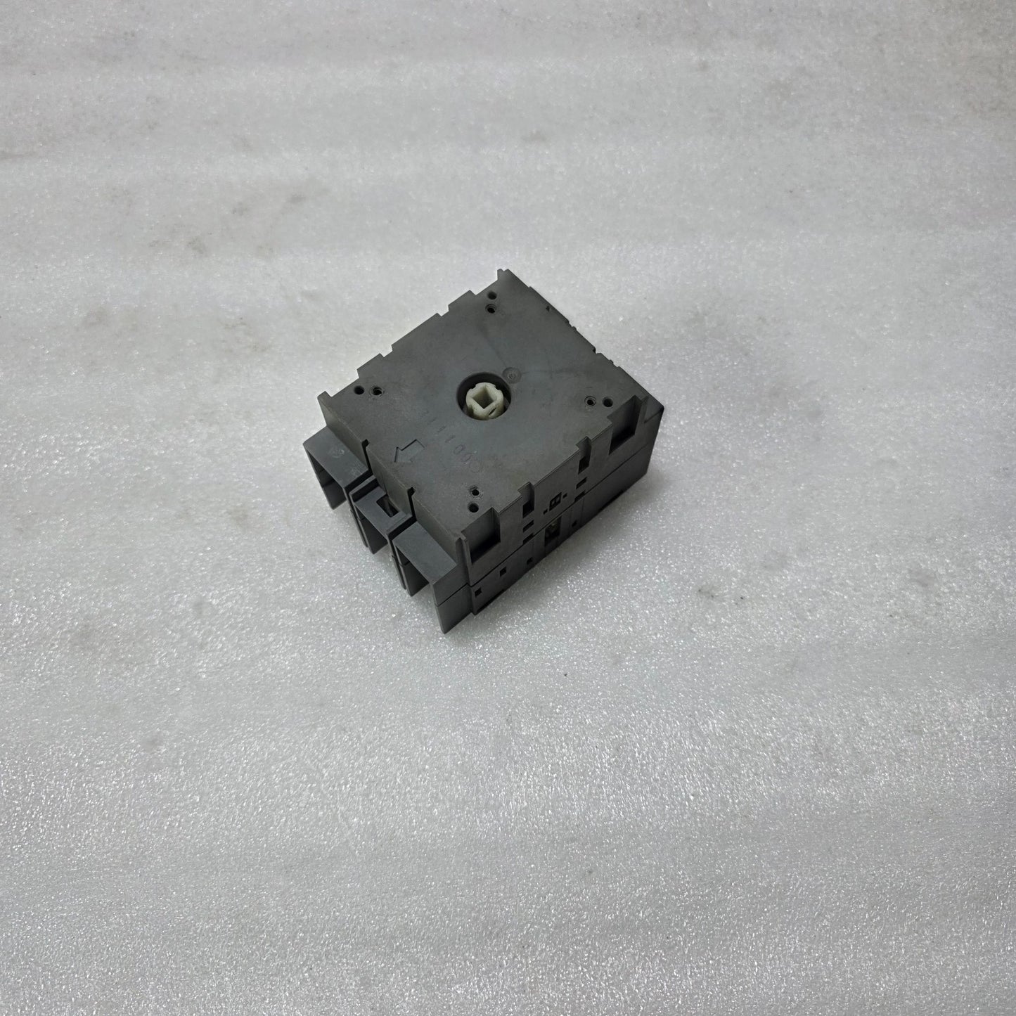 ABB OT100FT3 SWITCH DISCONNECTOR 100A 3-POLE | 600–750V AC INDUSTRIAL ISOLATOR S