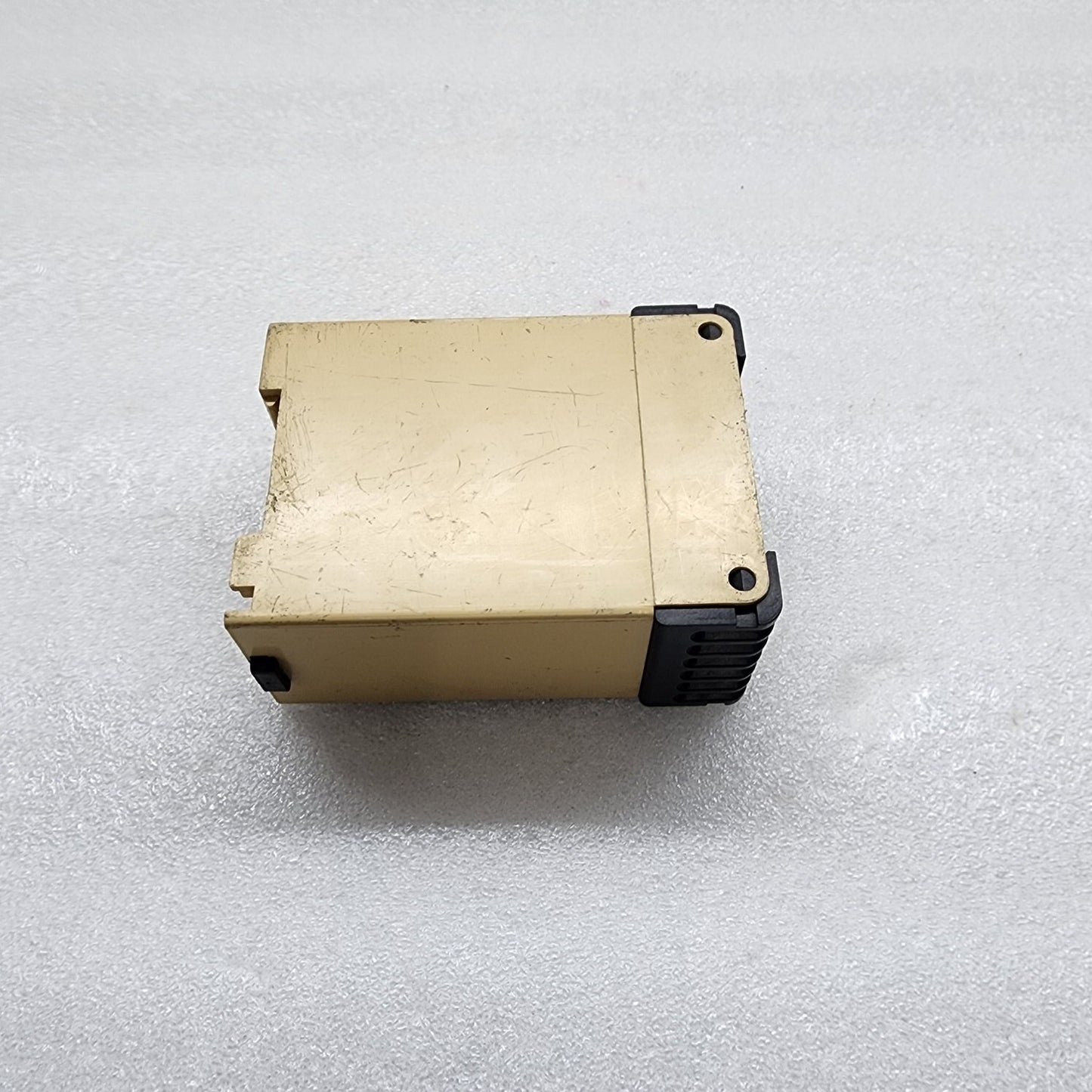 VEGATOR 820 LEVEL SWITCHGEAR
