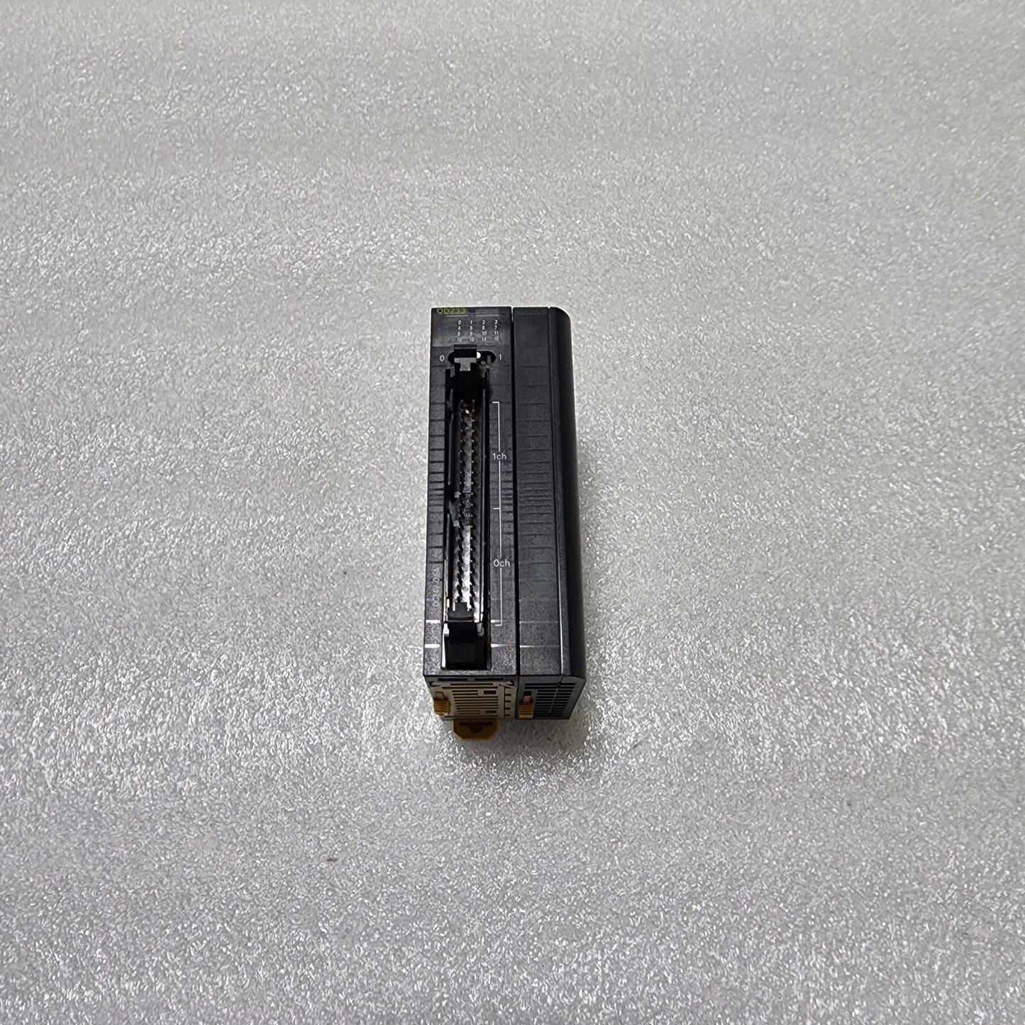 OMRON CJ1W-OD233 OUTPUT UNIT