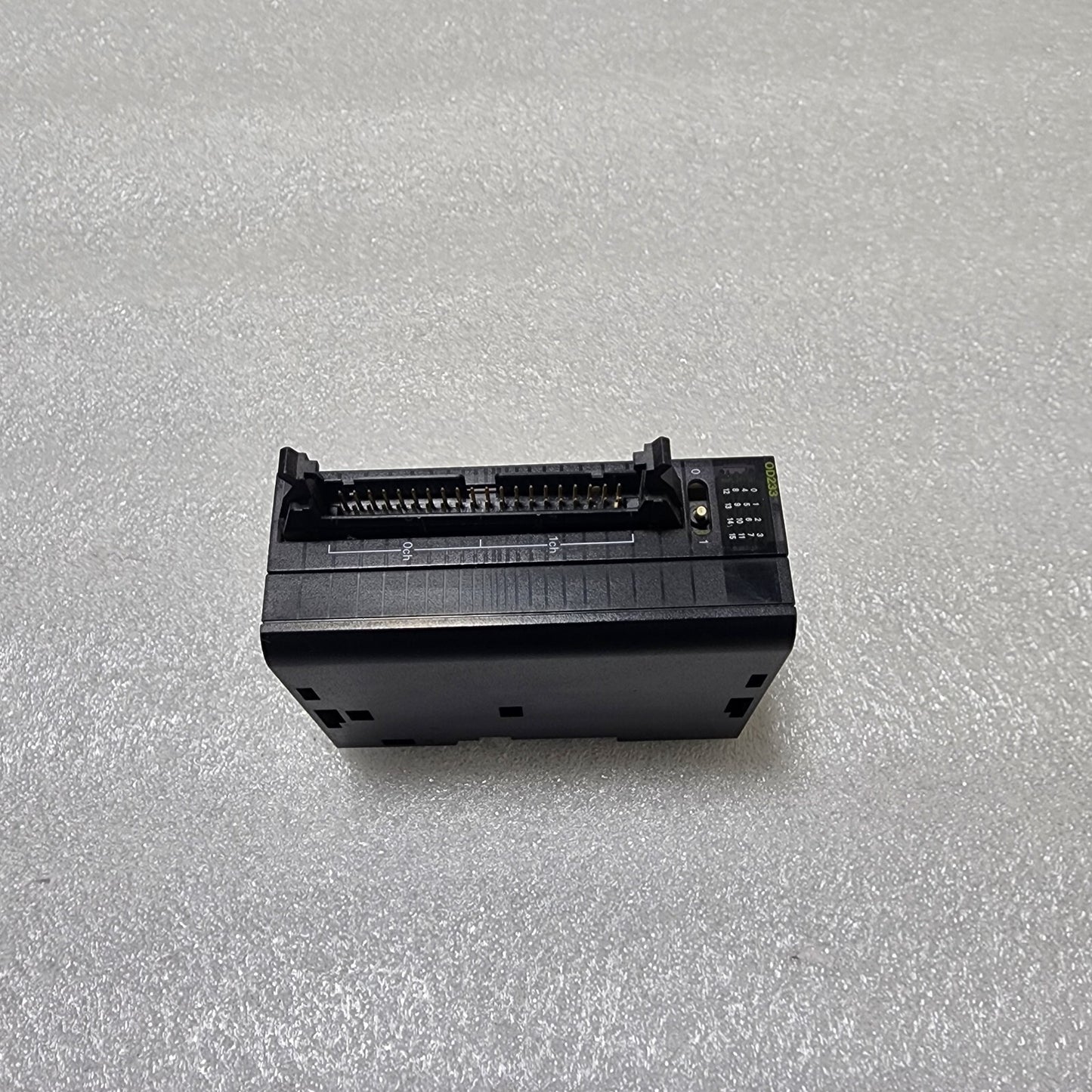OMRON CJ1W-OD233 OUTPUT UNIT
