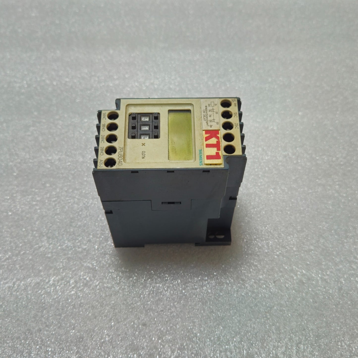 SIEMENS 7PU3040-0BB34 ON DELAY TIMER 24V AC/DC