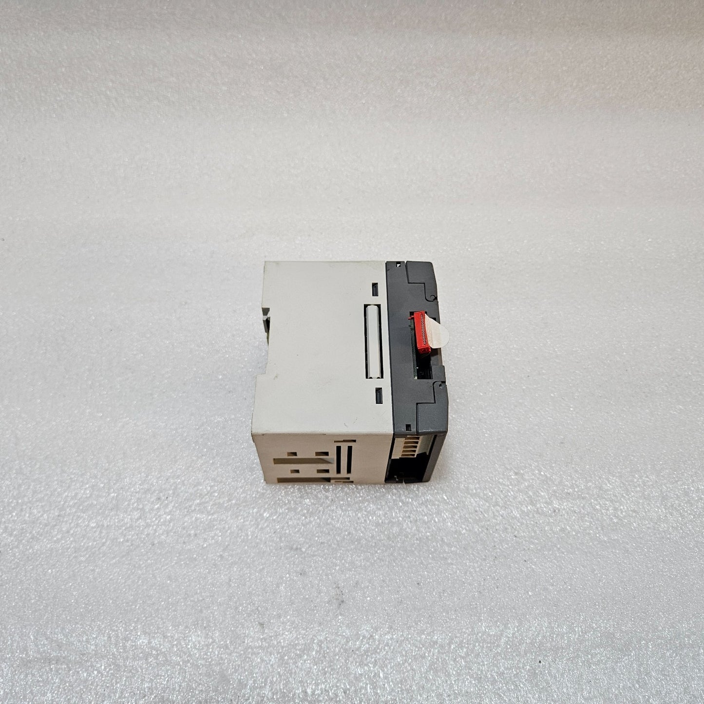 ABB XC08L1-B03 USER CONFIGURABLE INPUT OUTPUT MODULE | 24V DC | MADE IN FRANCE