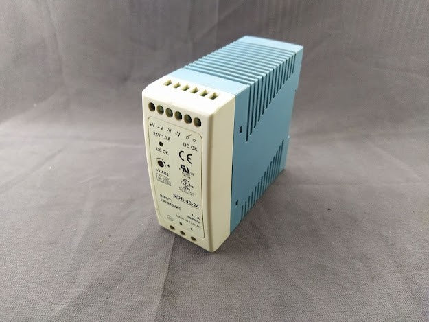 UNIVERSAL MDR-40-24 POWER SUPPLY 24V DC