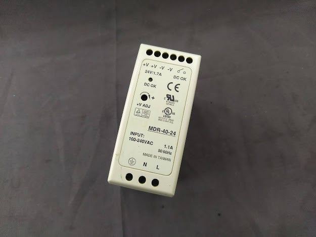 UNIVERSAL MDR-40-24 POWER SUPPLY 24V DC