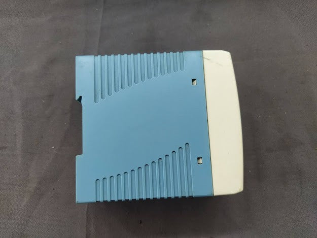 UNIVERSAL MDR-40-24 POWER SUPPLY 24V DC