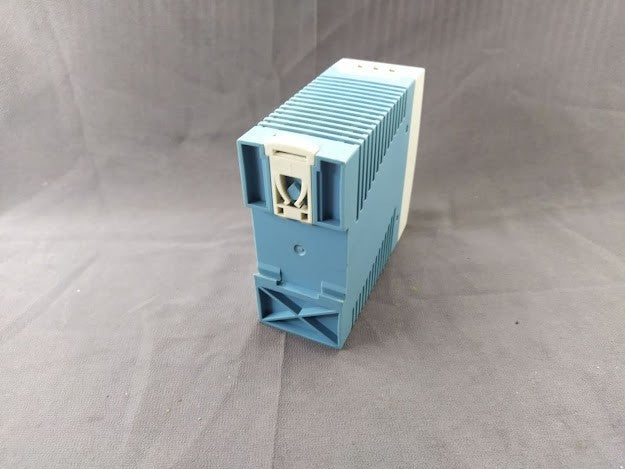 UNIVERSAL MDR-40-24 POWER SUPPLY 24V DC