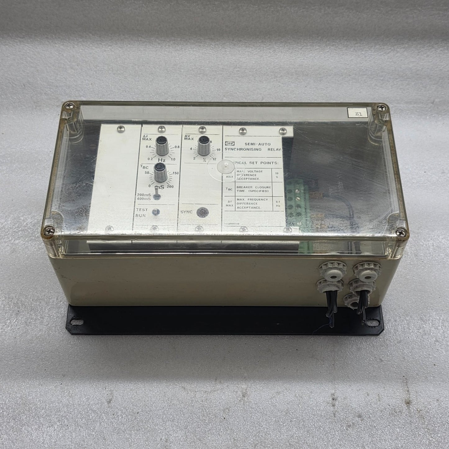 DEIF  SEMI-AUTO SYNCHRONISING RELAY