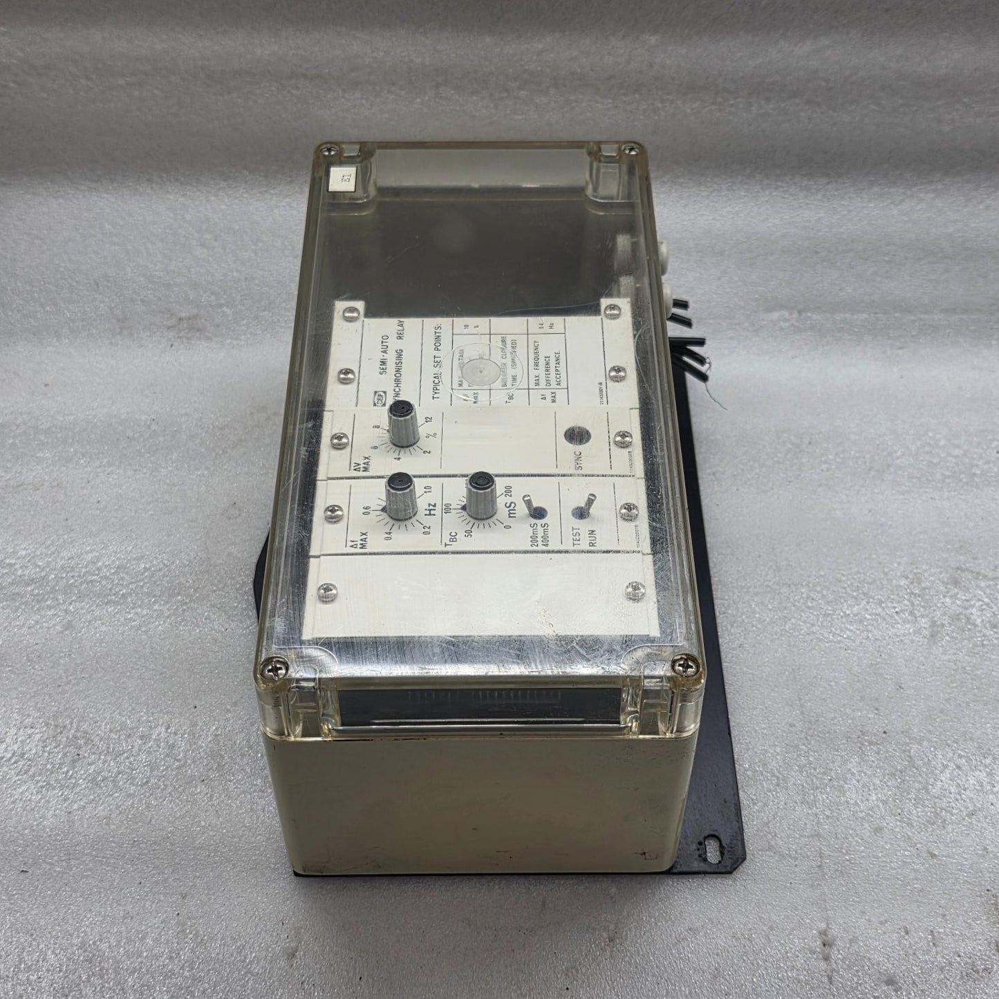 DEIF  SEMI-AUTO SYNCHRONISING RELAY