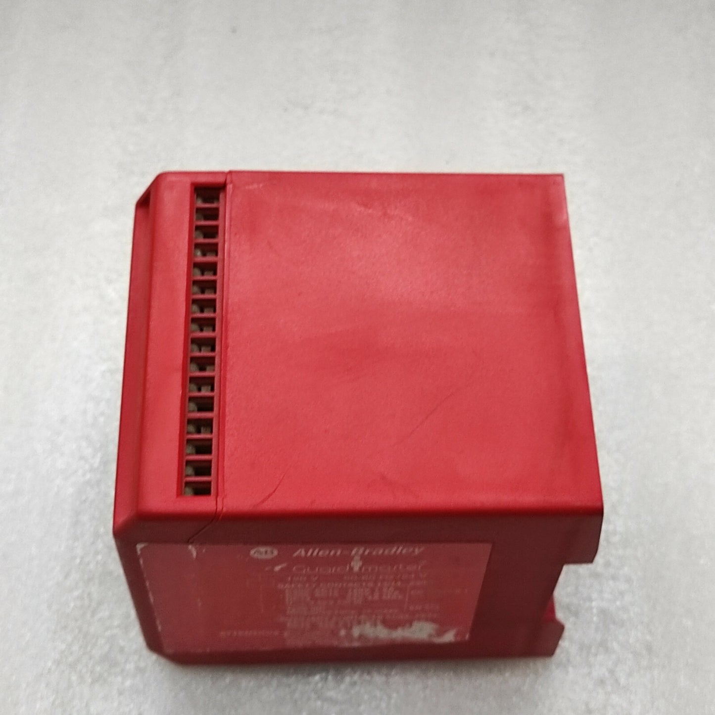 ALLEN BRADLEY 440R-ZBR520AZ1 GUARD MASTER SAFETY RELAY